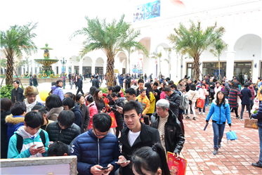 世纪金源奥特莱斯广场盛大开业 首日客流量近10万人次！